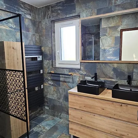 Apartment Et Son Jacuzzi Saint-Cezaire-sur-Siagne